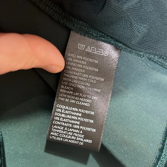 Women Urban Outfitters Green Velvet top size medium - Picture 4 of 5